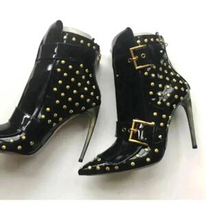 Alexander Mcqueen Studded Leather Ankle Boots Black size 36